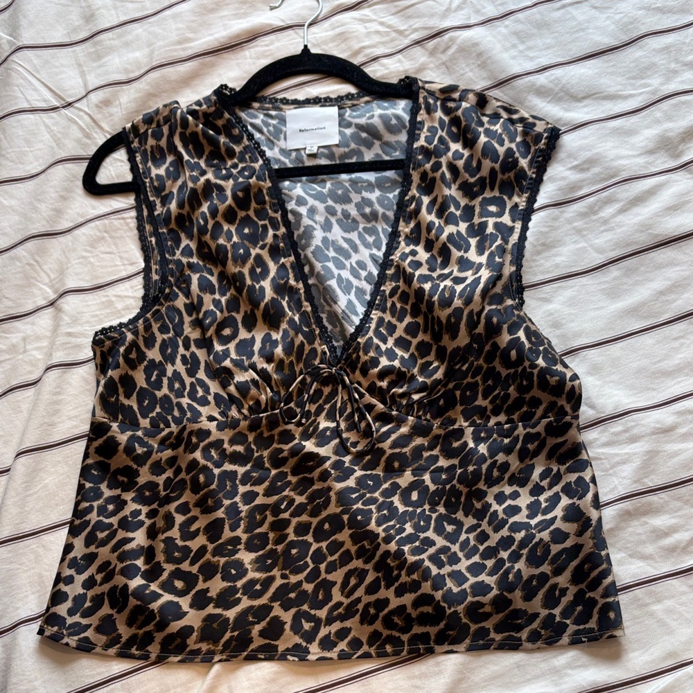 Reformation Size 12 Leopard Print V-Neck Satin Sleeveless Top